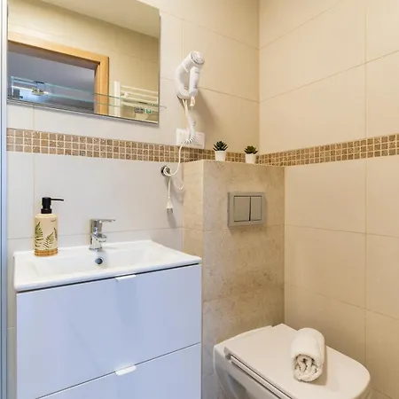 Jaskolka - I Przy Plazy Όλστυν