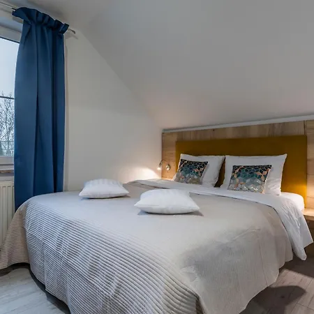 Jaskolka - I Przy Plazy Όλστυν